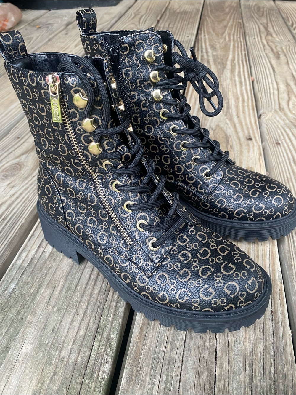 (NWOT) GUESS- “G” Combat Style Boots 🥾